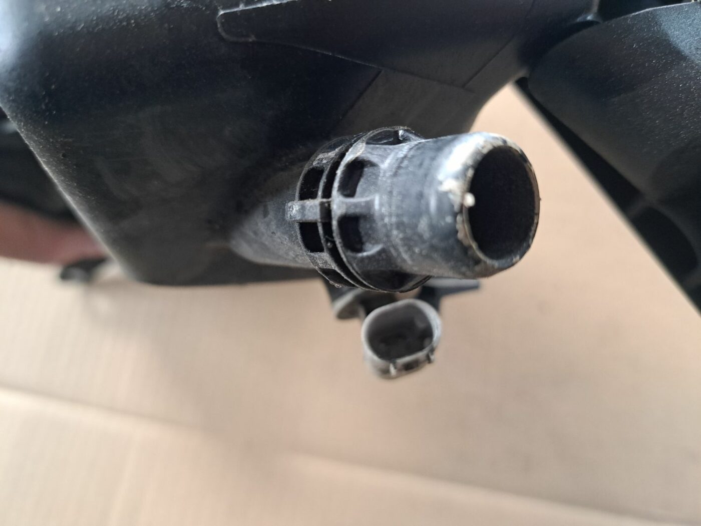 Dzesēšanas šķidruma tvertne priekš BMW 525 E60 2004 BLACK 5 Dzesēšanas šķidruma tvertne priekš BMW 525 E60 2004 BLACK