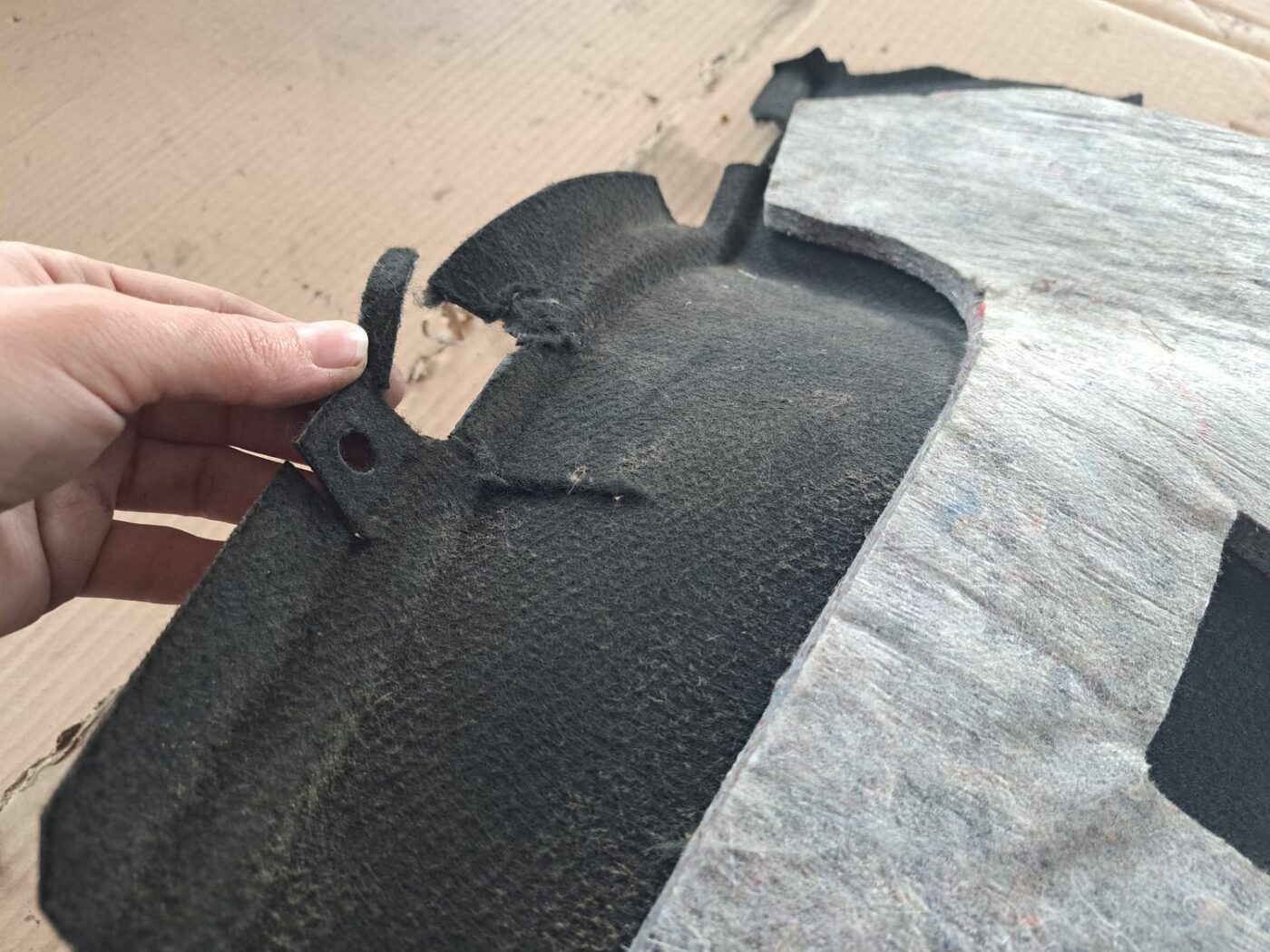 Bagāžnieka nodalījuma sānu apdare priekš BMW 525 E60 2004 BLACK