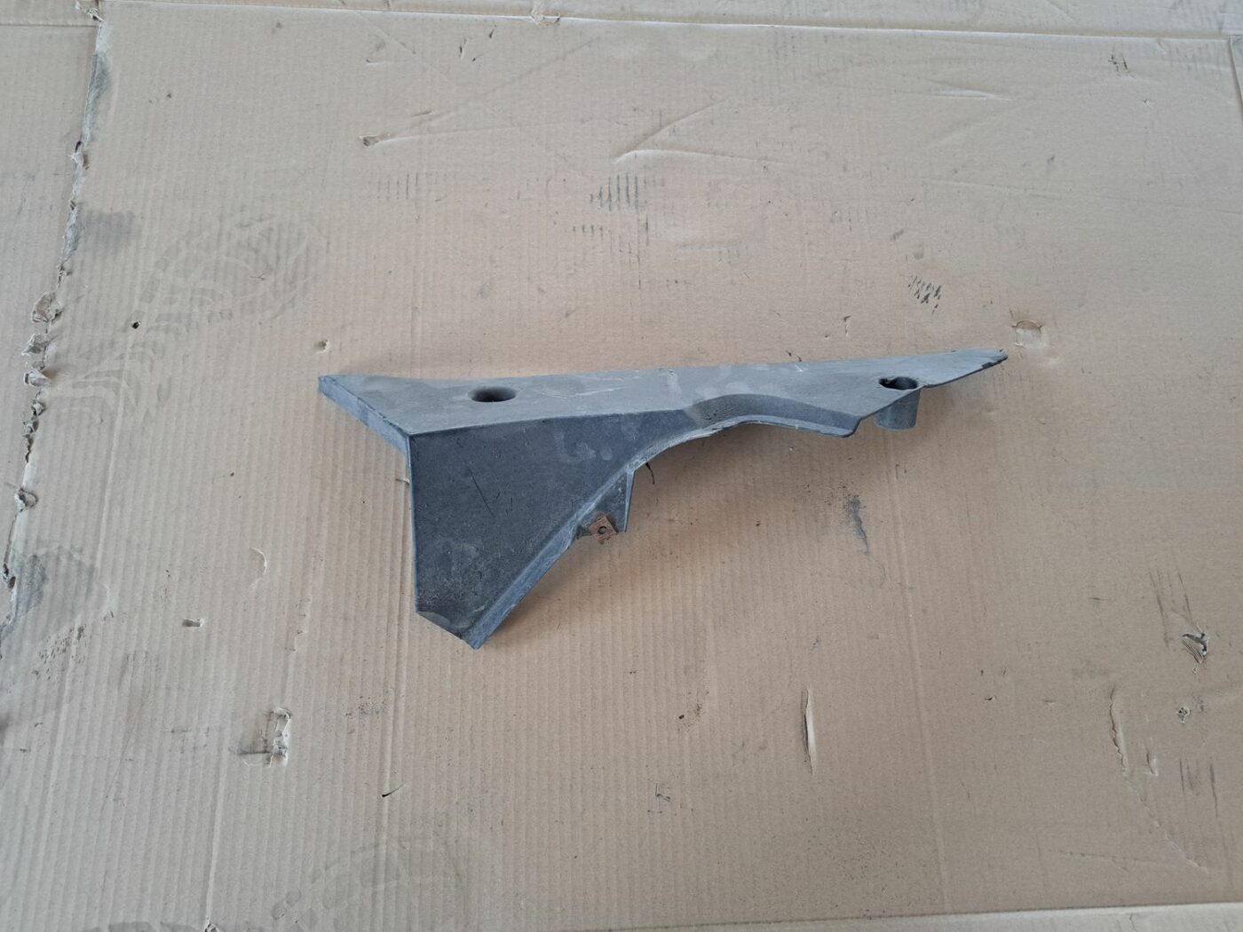 Aizmugurēja bufera aizsargs priekš BMW 525 E60 2004 BLACK 1 Aizmugurēja bufera aizsargs priekš BMW 525 E60 2004 BLACK