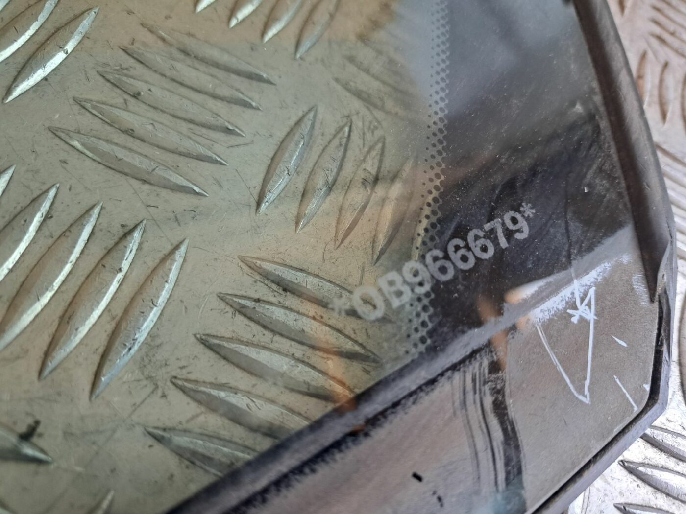 Kreiso durvju stūra stikls priekš BMW 525 E60 2004 BLACK