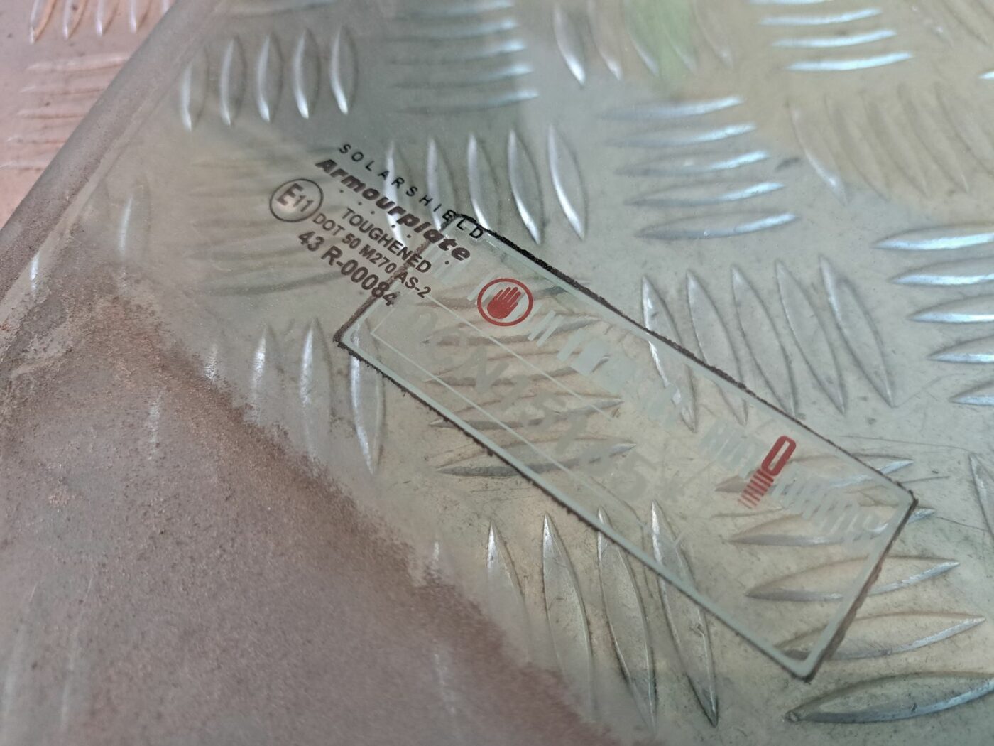 Priekšējo labo durvju stikls priekš BMW 525 E60 2004 BLACK 2 Priekšējo labo durvju stikls priekš BMW 525 E60 2004 BLACK