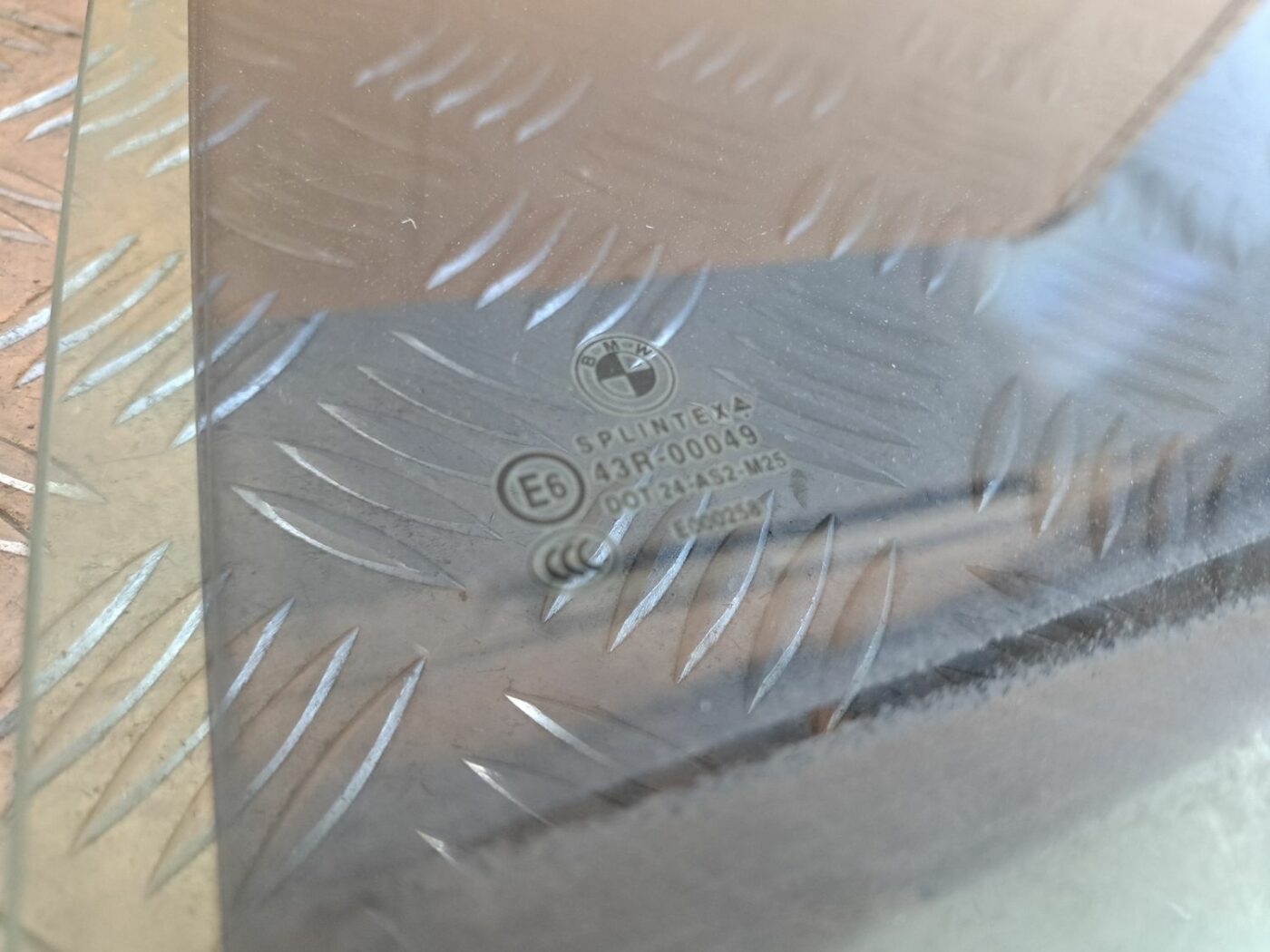 Aizmugurējo kreiso durvju stikls priekš BMW 525 E60 2004 BLACK 2 Aizmugurējo kreiso durvju stikls priekš BMW 525 E60 2004 BLACK