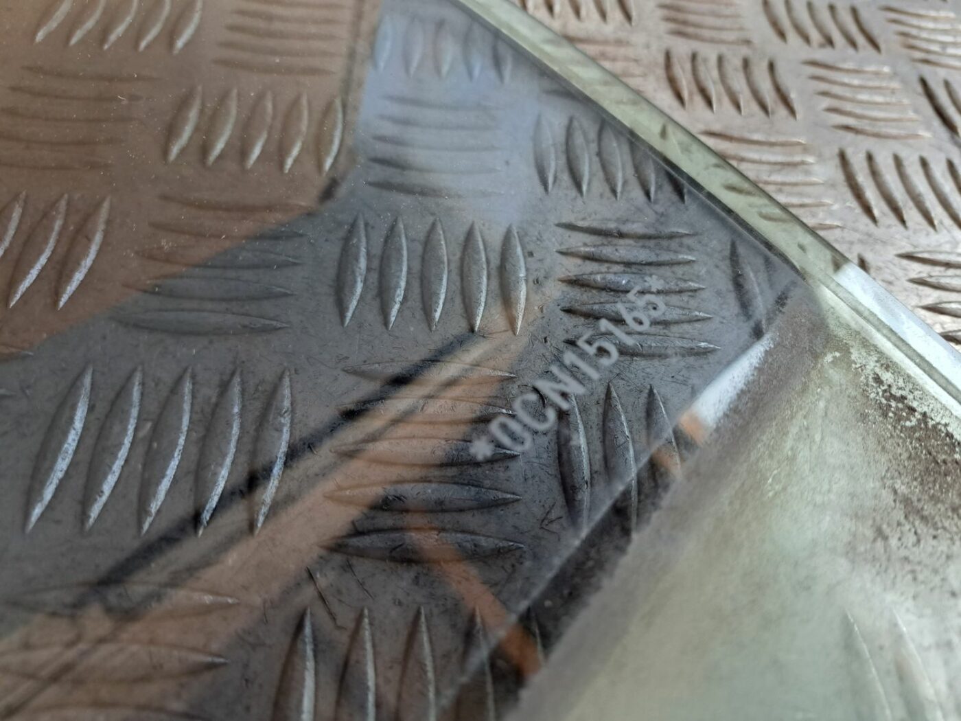 Aizmugurējo kreiso durvju stikls priekš BMW 525 E60 2004 BLACK 3 Aizmugurējo kreiso durvju stikls priekš BMW 525 E60 2004 BLACK