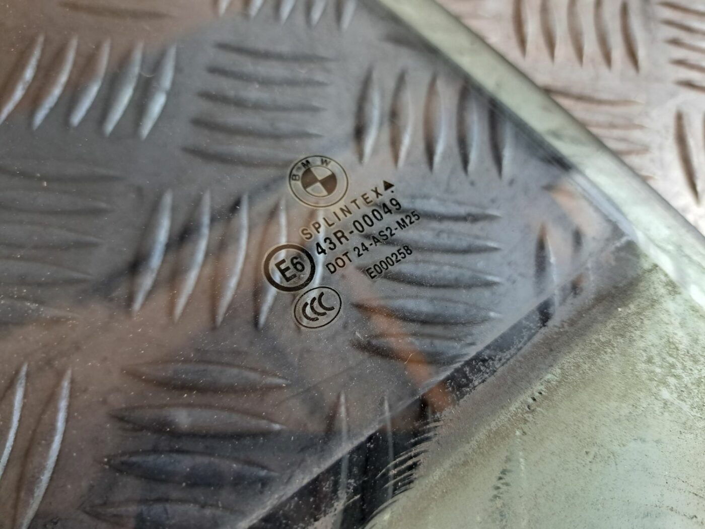 Aizmugurējo labo durvju stikls priekš BMW 525 E60 2004 BLACK 2 Aizmugurējo labo durvju stikls priekš BMW 525 E60 2004 BLACK