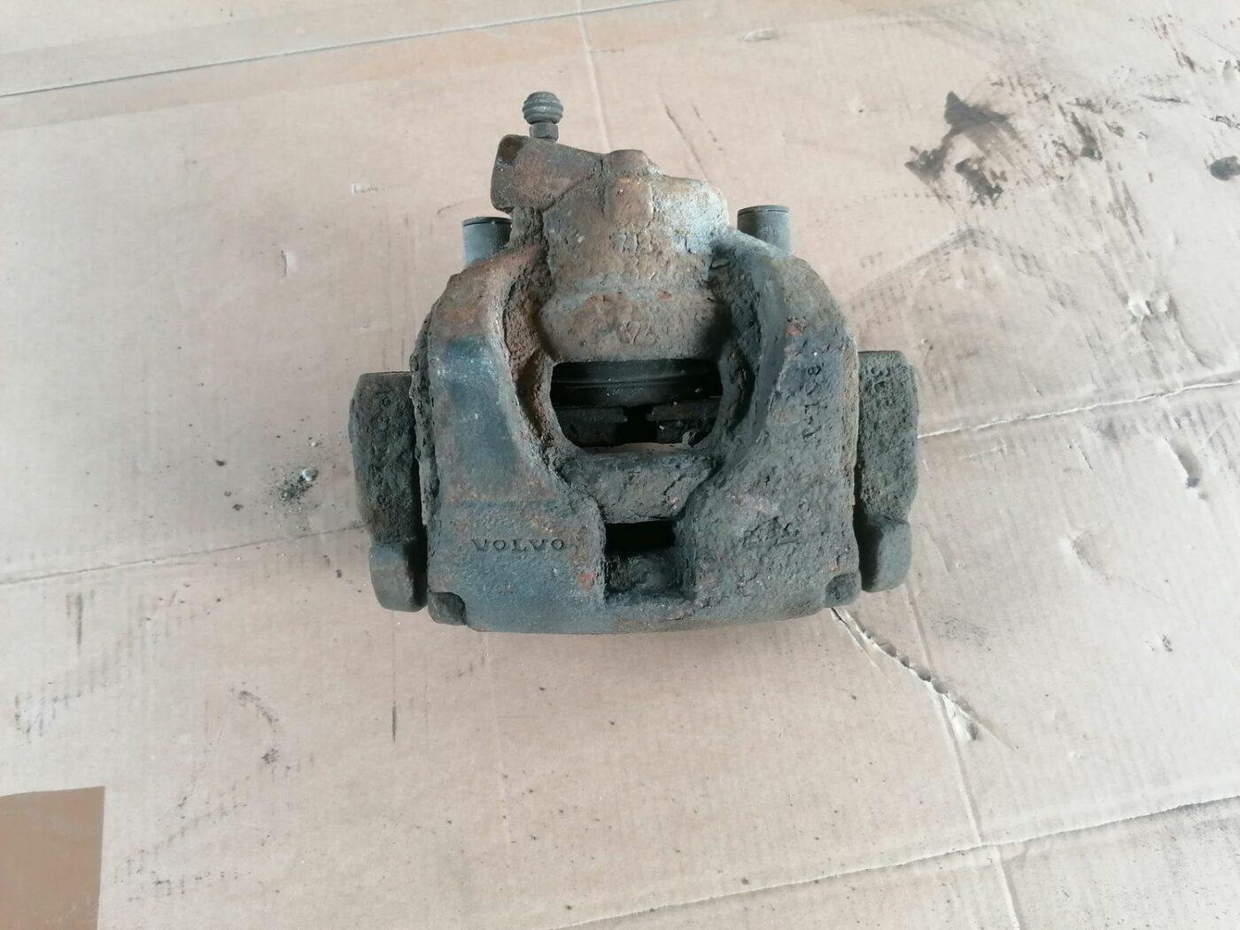 Priekšējais labais suports priekš VOLVO V70 2009 5 Priekšējais labais suports priekš VOLVO V70 2009