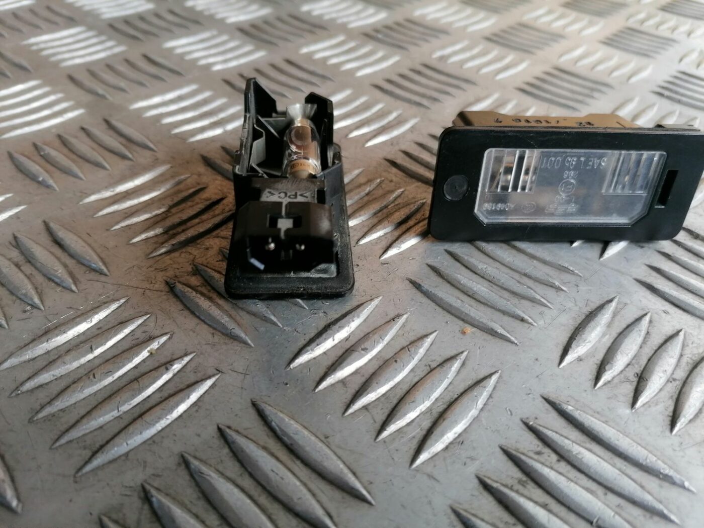 Numura zīmes apgaismojums priekš BMW 525 E60 2004 BLACK