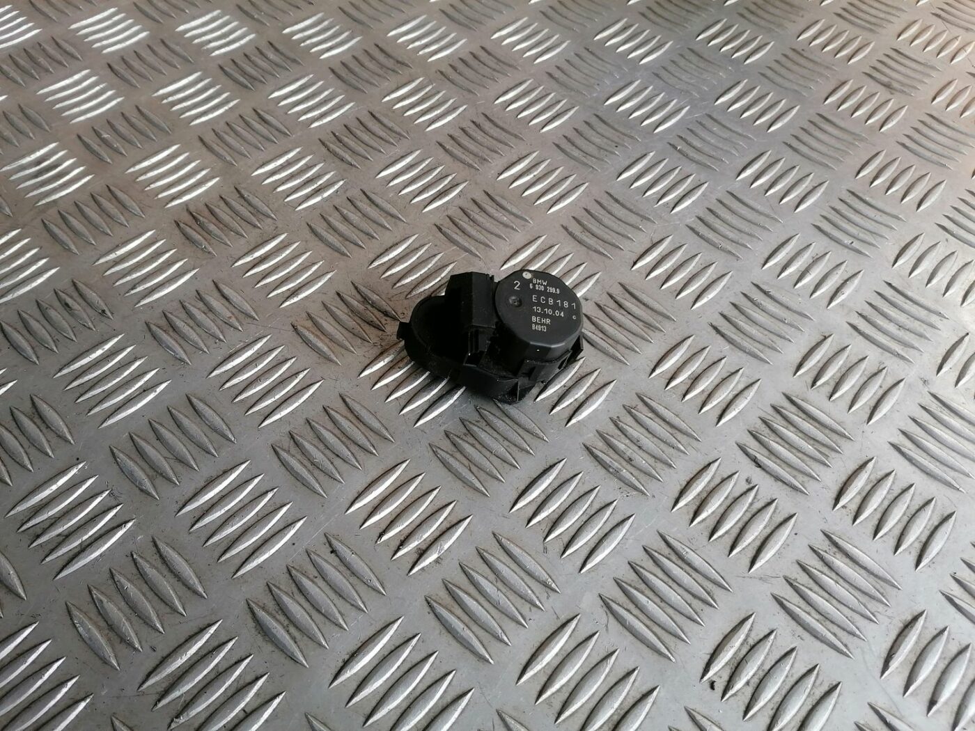 Apsildes sistēmas aktuators priekš BMW 525 E60 2004 BLACK