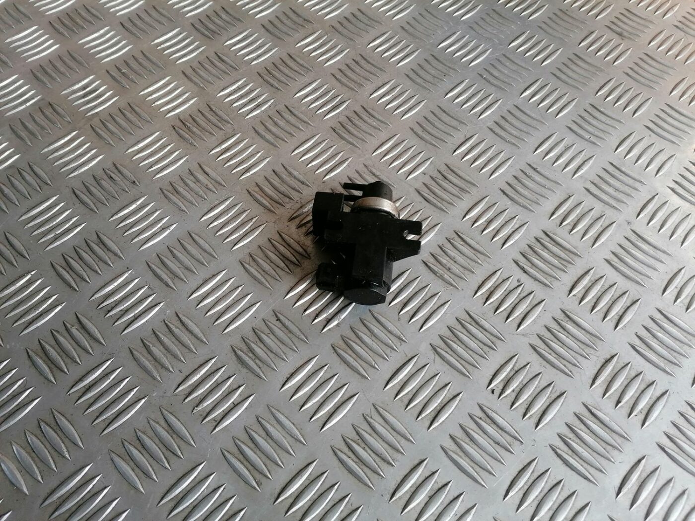 Solenoīda vakuuma vārsts priekš BMW 525 E60 2004 BLACK