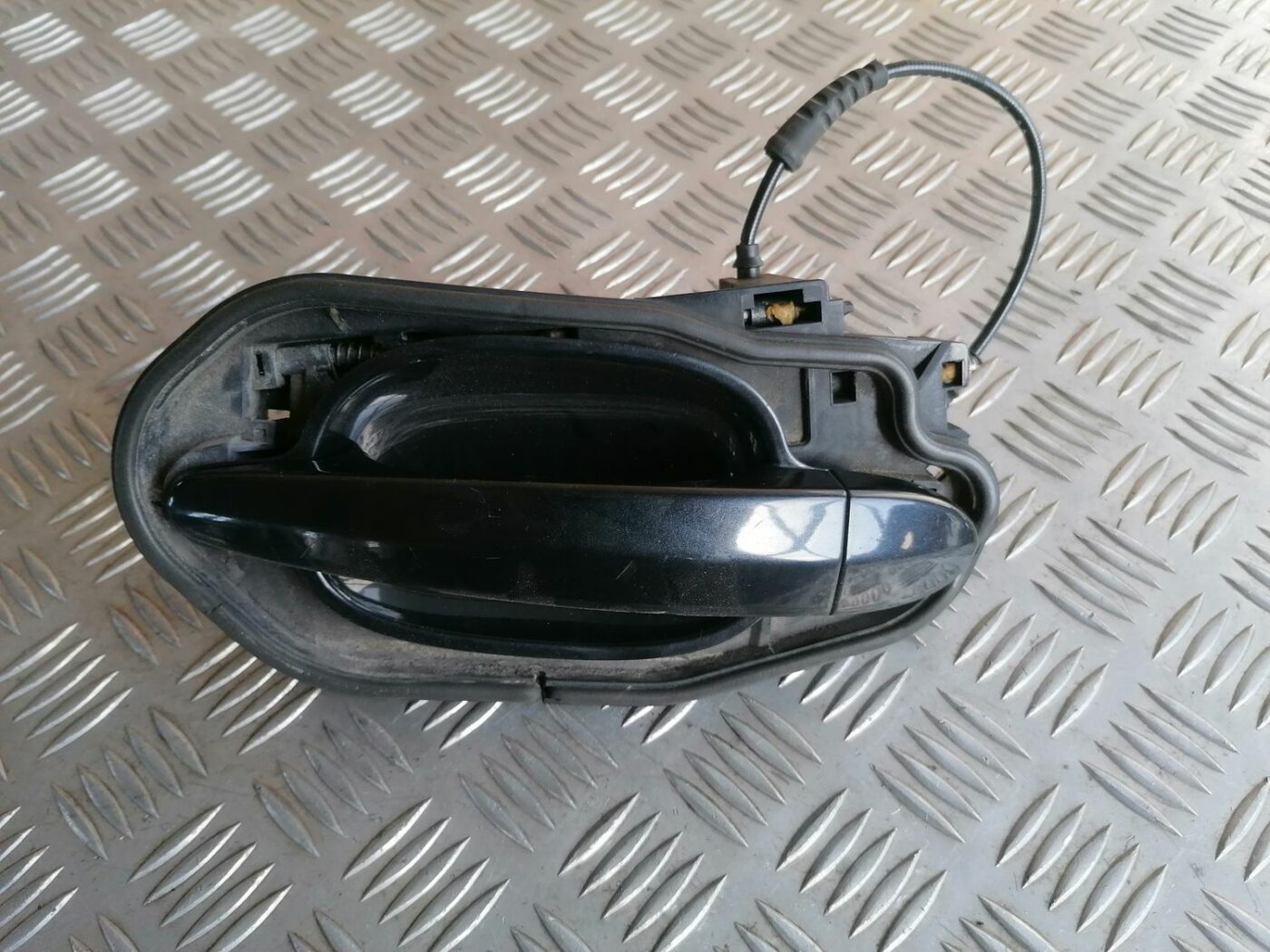 Aizmugurējais kreisais durvju rokturis priekš BMW 525 E60 2004 BLACK 2 Aizmugurējais kreisais durvju rokturis priekš BMW 525 E60 2004 BLACK