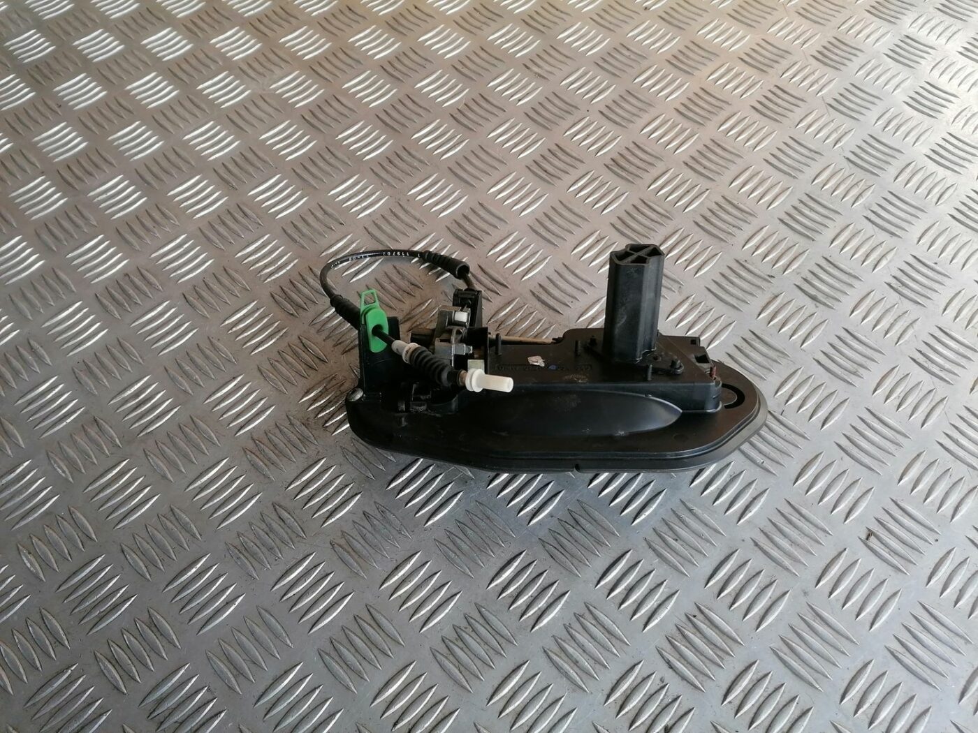 Aizmugurējais kreisais durvju rokturis priekš BMW 525 E60 2004 BLACK 5 Aizmugurējais kreisais durvju rokturis priekš BMW 525 E60 2004 BLACK