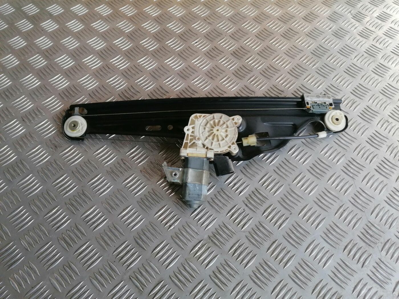 Stikla pacelšanas mehānisms aizmugurējais labais priekš BMW 525 E60 2004 BLACK