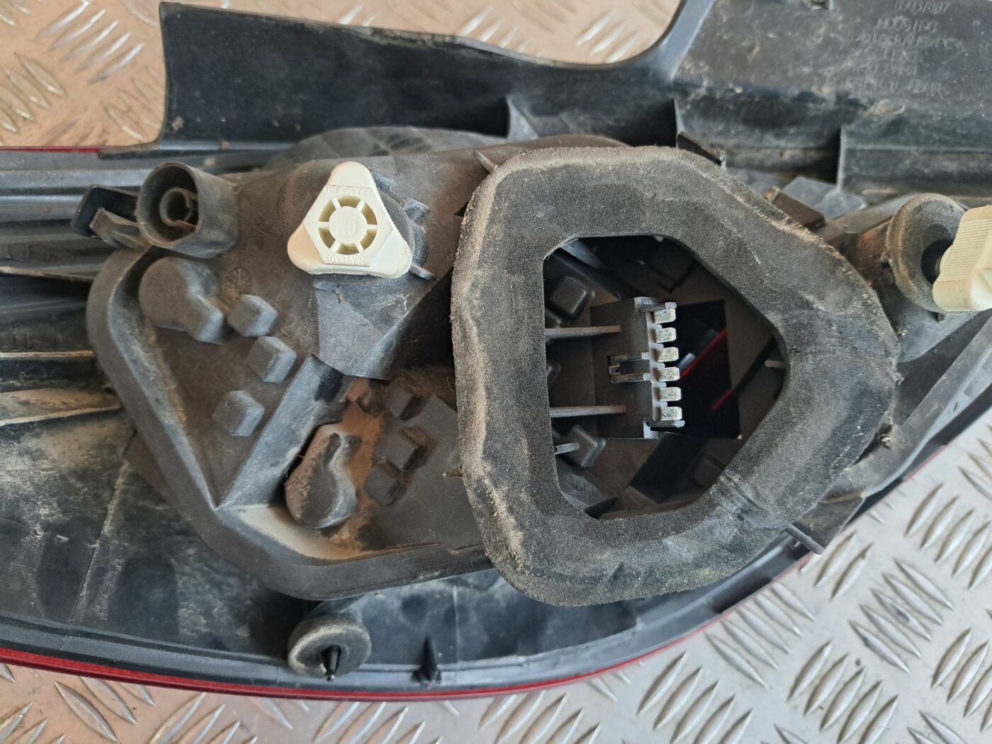 Aizmugurējais labais lukturis priekš OPEL CORSA 2007