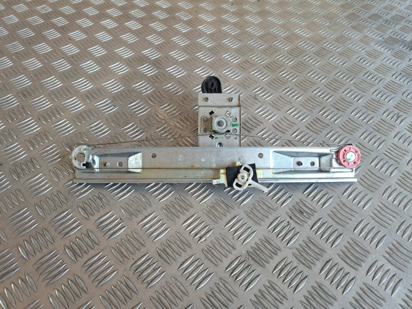 Stikla pacelšanas mehānisms aizmugurējais kreisais priekš OPEL CORSA 2007 2 Stikla pacelšanas mehānisms aizmugurējais kreisais priekš OPEL CORSA 2007