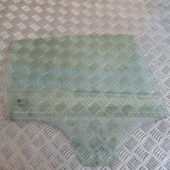 Aizmugurējo labo durvju stikls priekš OPEL CORSA 2007