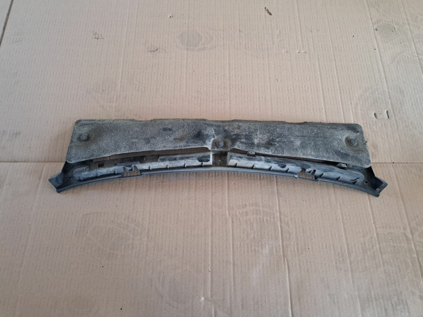 Aizmugurējā bufera centrālais stiprinājums priekš OPEL CORSA 2007