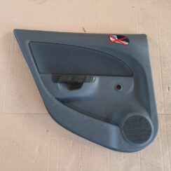 Aizmugurējo kreiso durvju apdare priekš OPEL CORSA 2007