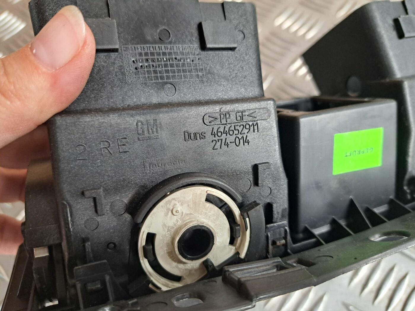 Mērinstrumentu paneļa gaisa vads, centrā priekš OPEL MERIVA 2004 5 Mērinstrumentu paneļa gaisa vads, centrā priekš OPEL MERIVA 2004