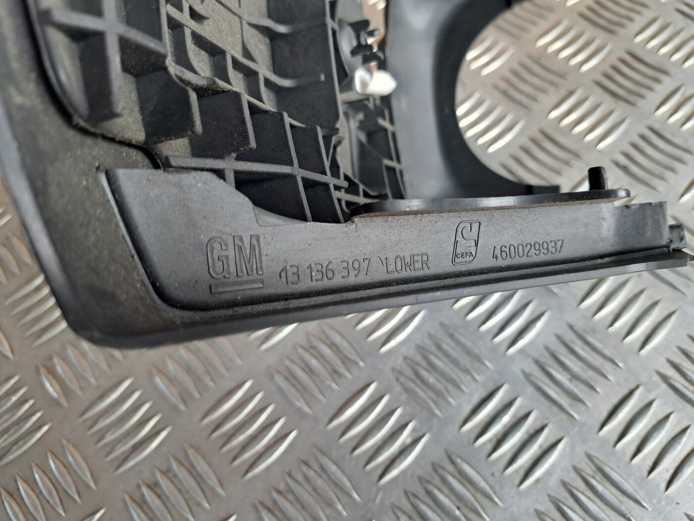 Stūres statnes putekļu aizsargs (salonā) priekš OPEL MERIVA 2004 3 Stūres statnes putekļu aizsargs (salonā) priekš OPEL MERIVA 2004