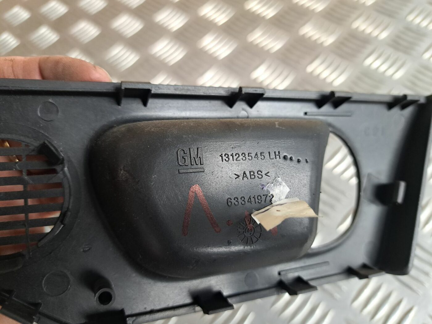 Priekšējo kreiso durvju apdare priekš OPEL MERIVA 2004