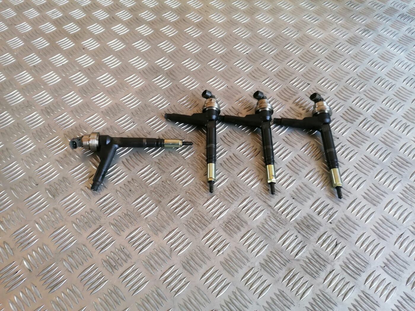 Degvielas smidzinātājs priekš OPEL MERIVA 2004