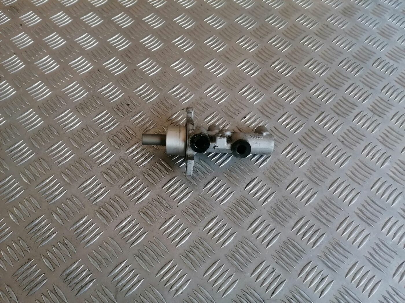 Bremžu pastiprinātāja galvenais cilindrs priekš OPEL MERIVA 2004 1 Bremžu pastiprinātāja galvenais cilindrs priekš OPEL MERIVA 2004