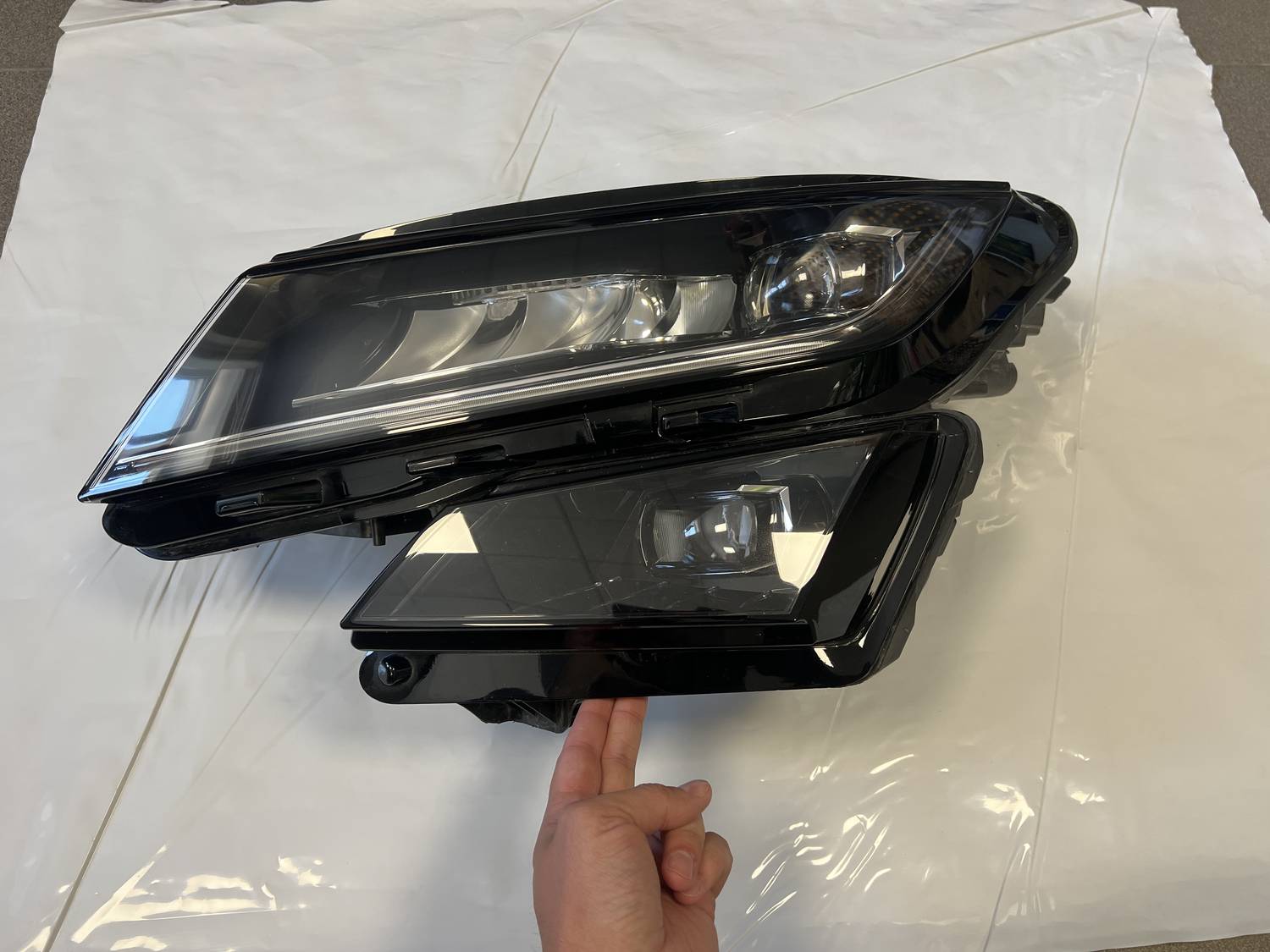 Priekšējais kreisais lukturis priekš ŠKODA KODIAQ 2018- 1 Priekšējais kreisais lukturis priekš ŠKODA KODIAQ 2018-