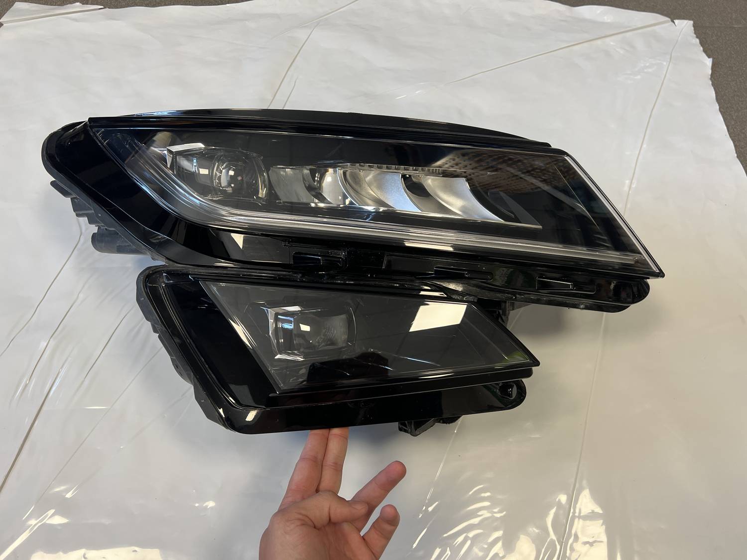 Priekšējais labais lukturis priekš ŠKODA KODIAQ 2018-