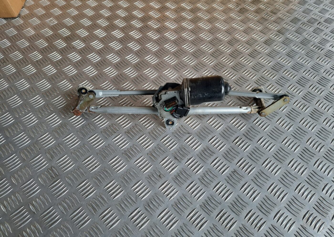 Vējstikla tīrīšanas mehānisms priekš VW GOLF IV 1999 1 Vējstikla tīrīšanas mehānisms priekš VW GOLF IV 1999