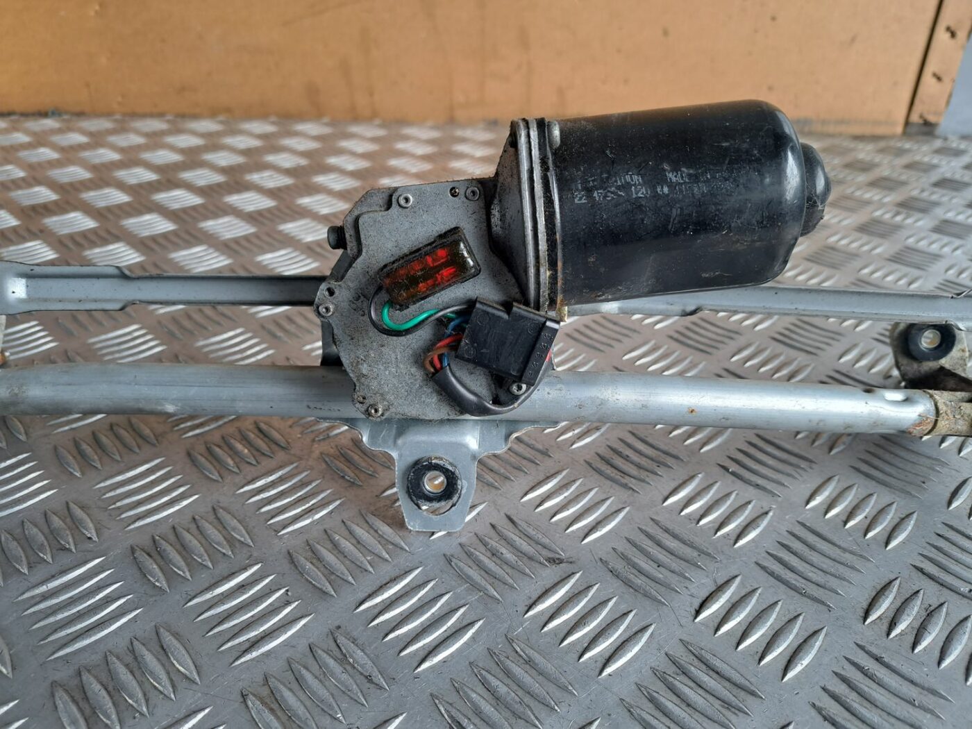 Vējstikla tīrīšanas mehānisms priekš VW GOLF IV 1999 2 Vējstikla tīrīšanas mehānisms priekš VW GOLF IV 1999