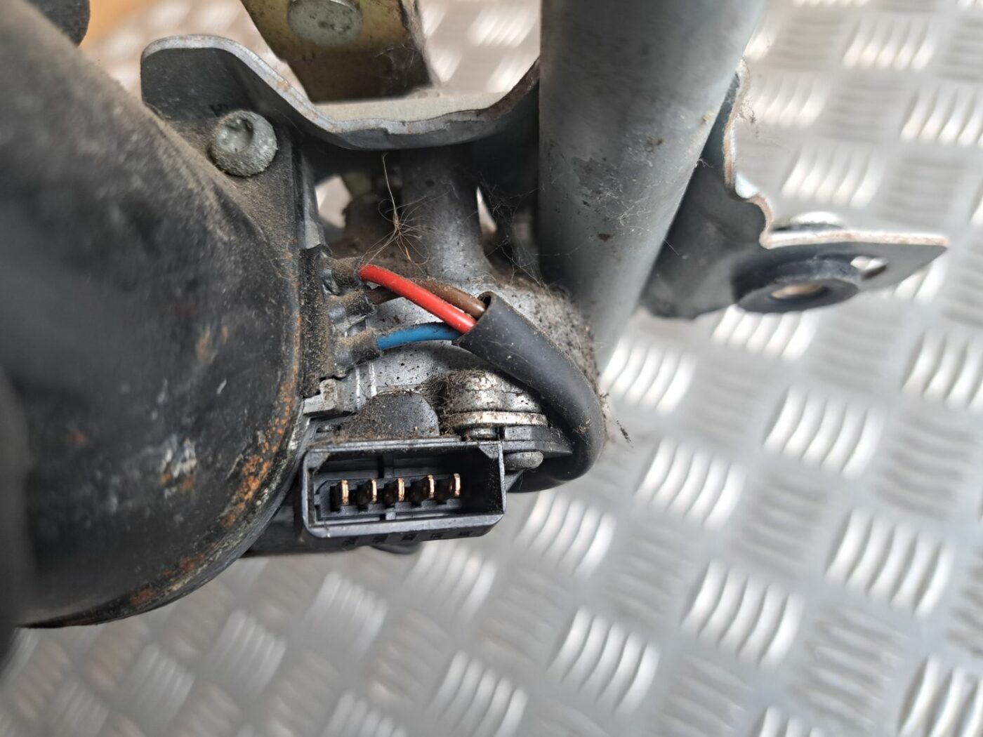 Vējstikla tīrīšanas mehānisms priekš VW GOLF IV 1999 5 Vējstikla tīrīšanas mehānisms priekš VW GOLF IV 1999