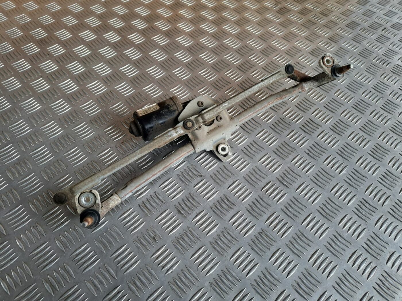 Vējstikla tīrīšanas mehānisms priekš VW GOLF IV 1999 4 Vējstikla tīrīšanas mehānisms priekš VW GOLF IV 1999