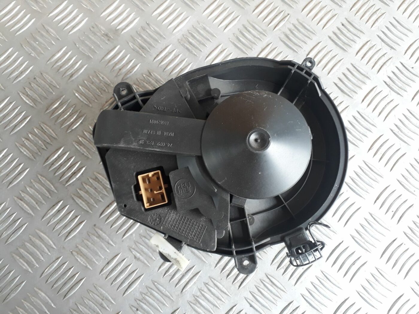 Salona ventilators priekš AUDI A4 2000 AVANT 4 Salona ventilators priekš AUDI A4 2000 AVANT