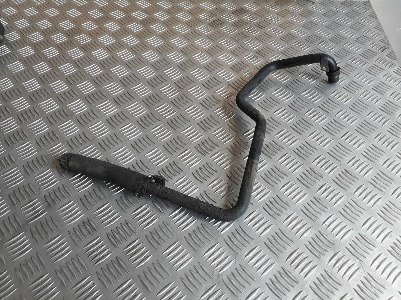 Dzesēšanas caurule priekš AUDI A4 2000 AVANT