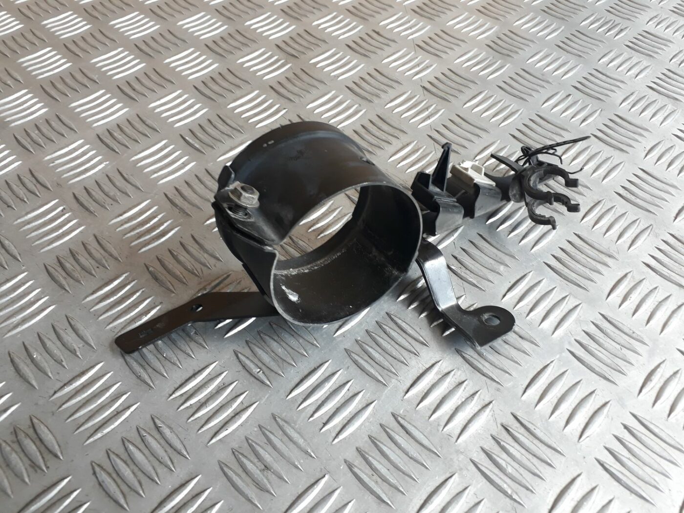 Degvielas filtra kronšteins priekš AUDI A4 2000 AVANT