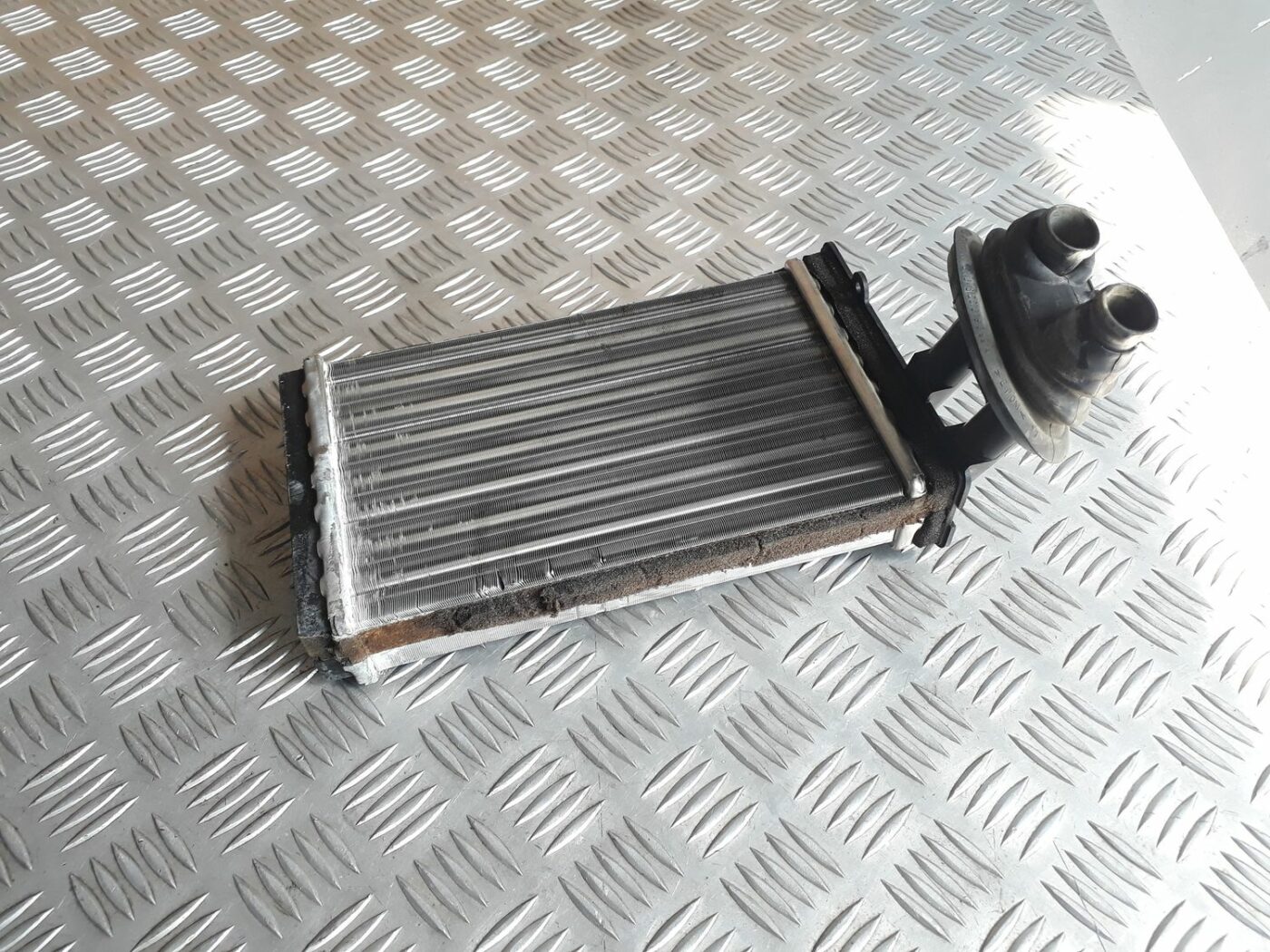 Apsildes sistēmas radiators priekš AUDI A4 2000 AVANT 1 Apsildes sistēmas radiators priekš AUDI A4 2000 AVANT