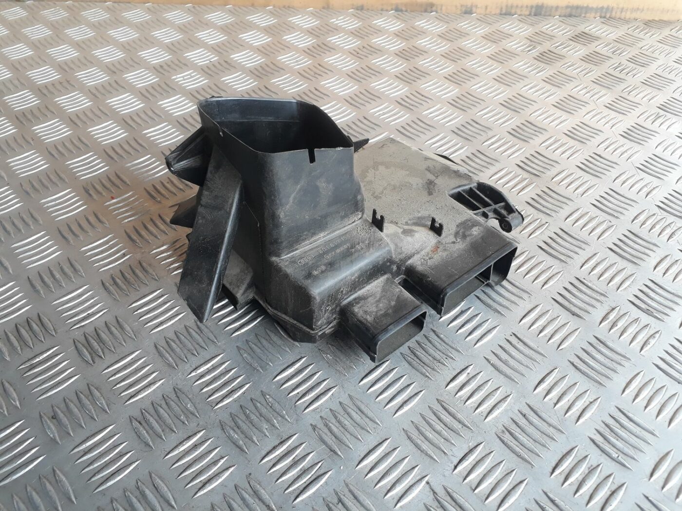 Salona gaisa vads priekš AUDI A4 2000 AVANT 1 Salona gaisa vads priekš AUDI A4 2000 AVANT