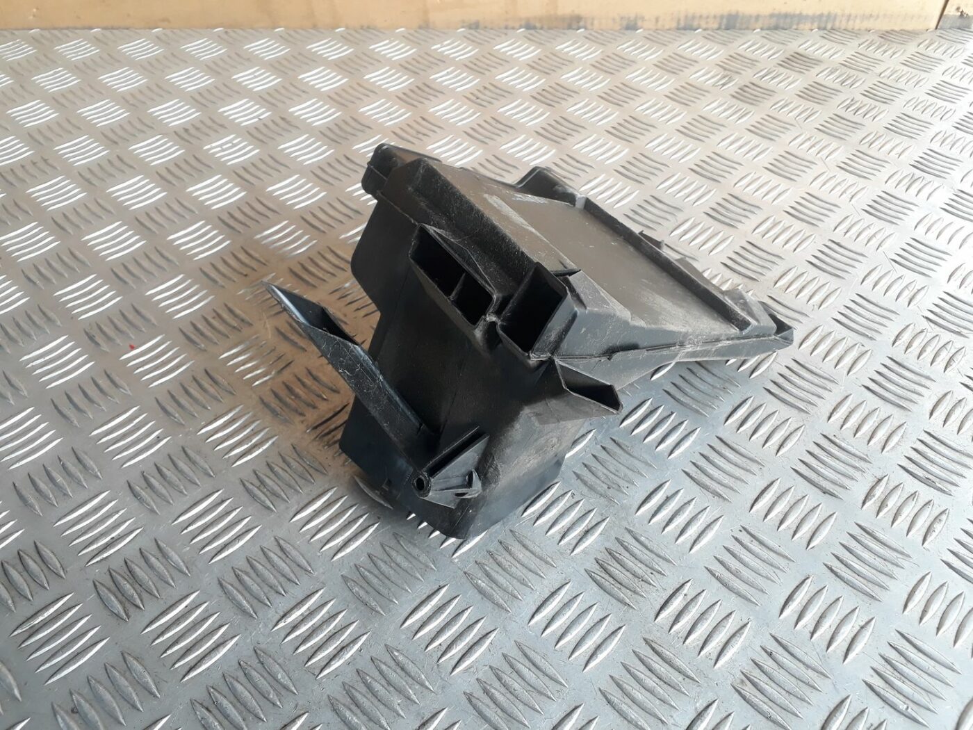 Salona gaisa vads priekš AUDI A4 2000 AVANT 3 Salona gaisa vads priekš AUDI A4 2000 AVANT