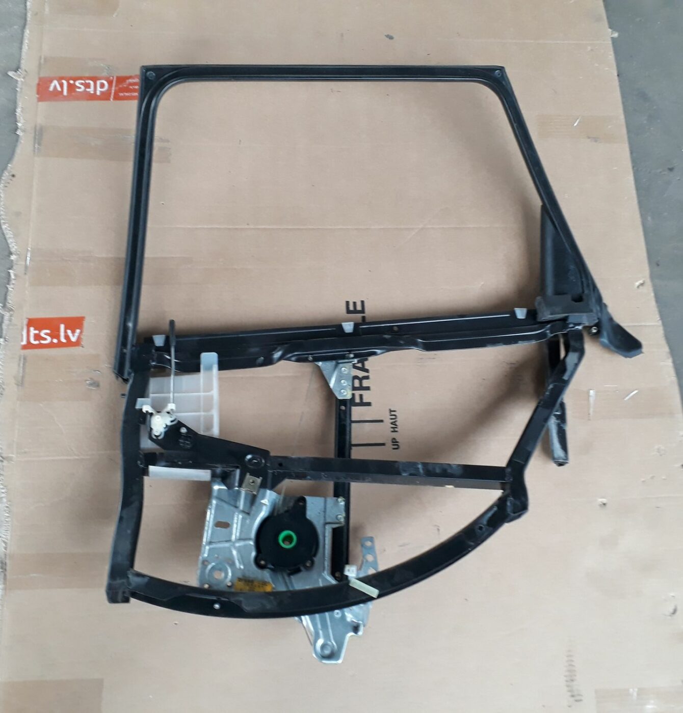 Durvju rāmis priekš AUDI A4 2000 AVANT 2 Durvju rāmis priekš AUDI A4 2000 AVANT