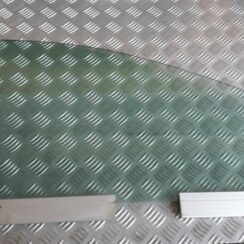 Priekšējo labo durvju stikls priekš VOLVO S60 2007