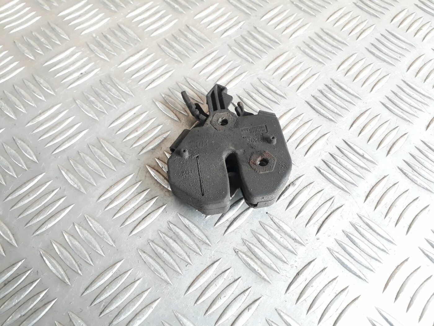 Pārsega slēdzene priekš VOLVO S60 2007