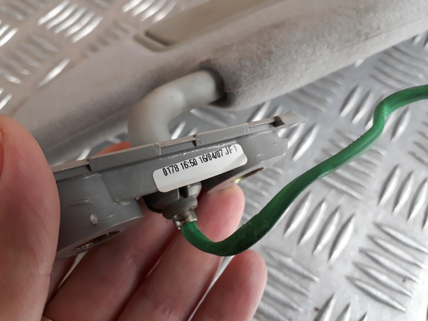 Saules aizsargs priekš VOLVO S60 2007 4 Saules aizsargs priekš VOLVO S60 2007