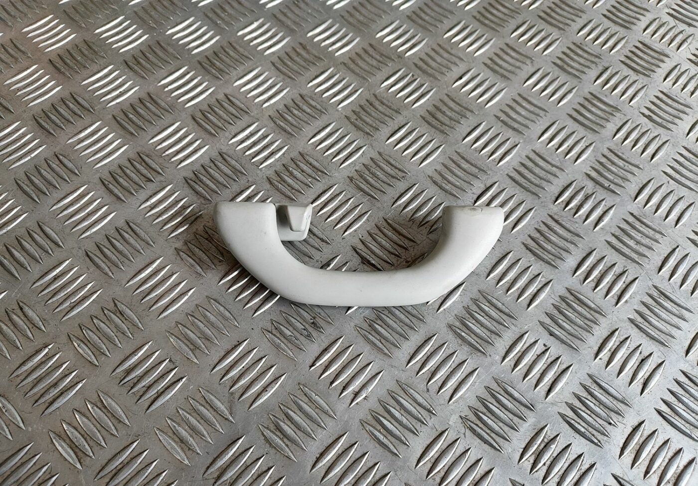 Salona rokturis griestos priekš VW GOLF IV 1999