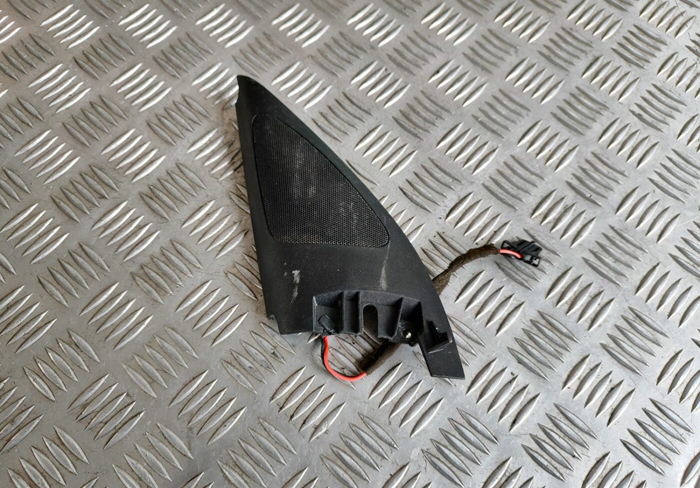 Durvju spoguļa apdares uzlika salonā (ar skaļruni) priekš VW GOLF IV 1999 1 Durvju spoguļa apdares uzlika salonā (ar skaļruni) priekš VW GOLF IV 1999