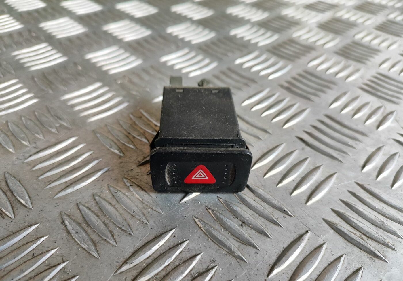 Trauksmes poga priekš VW GOLF IV 1999