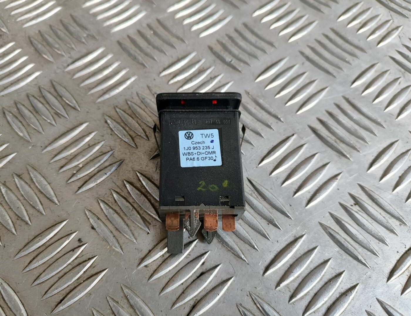 Trauksmes poga priekš VW GOLF IV 1999