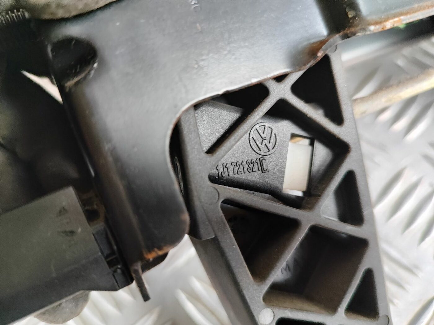 Sajūga pedālis priekš VW GOLF IV 1999 3 Sajūga pedālis priekš VW GOLF IV 1999