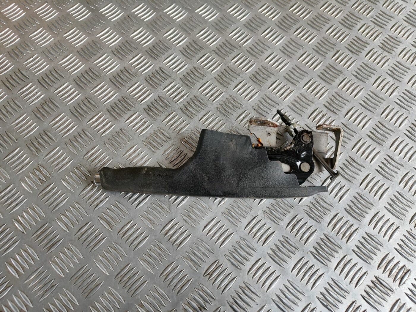 Stāvbremzes svira priekš VW GOLF IV 1999 2 Stāvbremzes svira priekš VW GOLF IV 1999