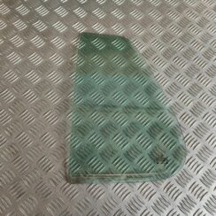 Kreiso durvju stūra stikls priekš VW GOLF IV 1999