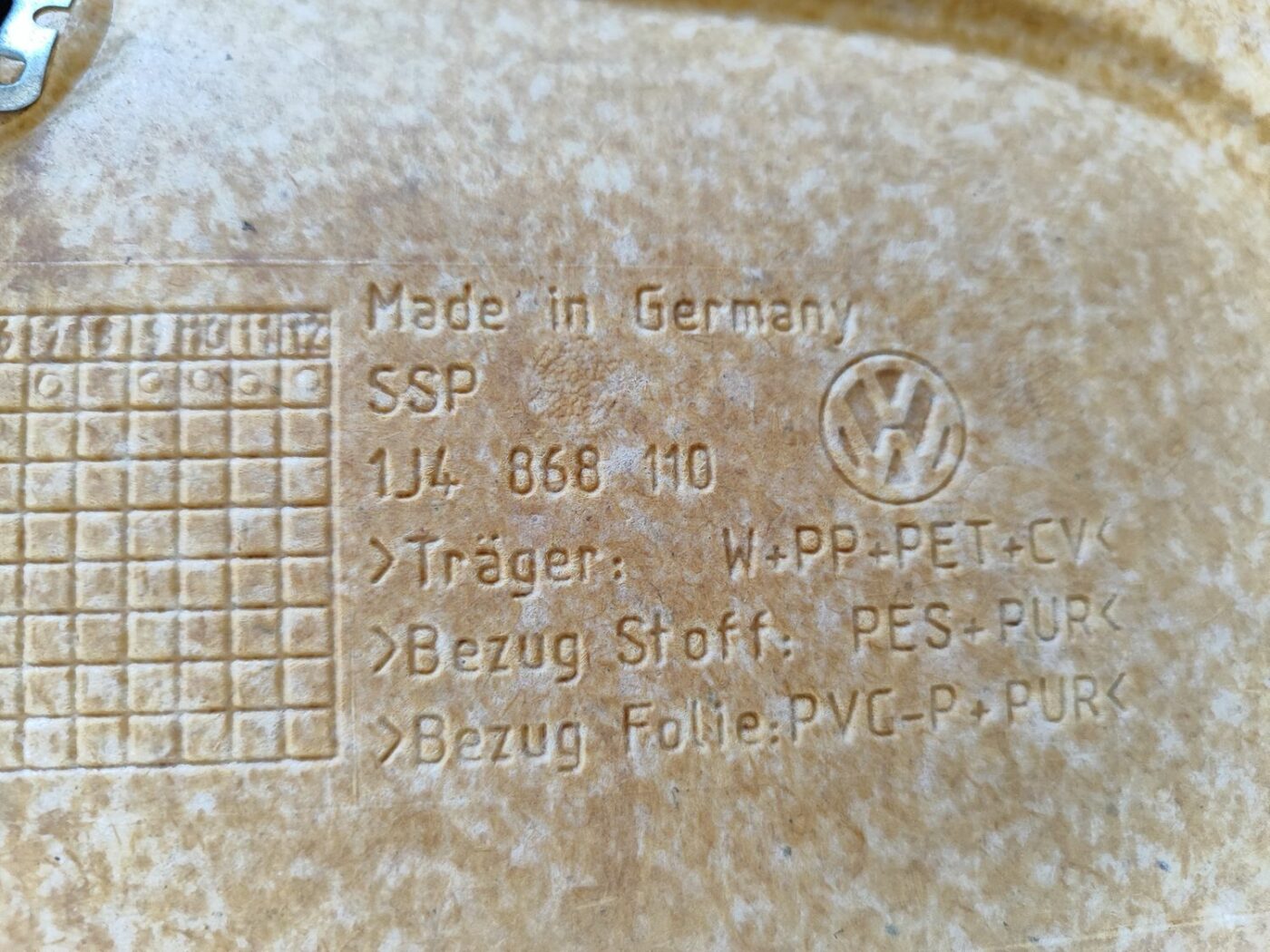 Priekšējo labo durvju apdare priekš VW GOLF IV 1999