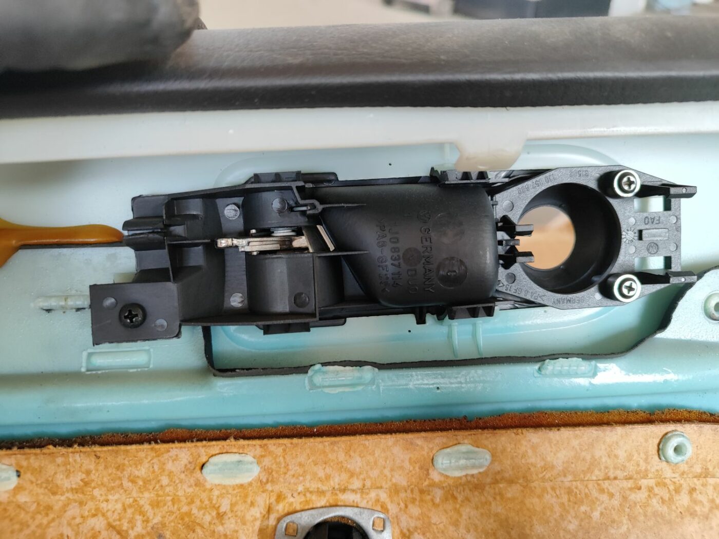 Priekšējo labo durvju apdare priekš VW GOLF IV 1999